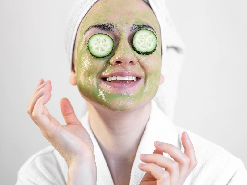 Kulit Lebih Fresh & Sehat? Kenali 15 Manfaat Timun untuk Wajah
